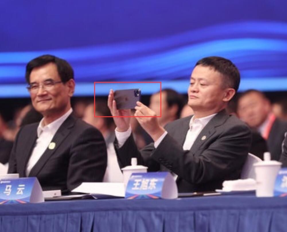 Jack Ma Paling Suka Pakai Ponsel Ini