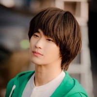 Selain drama, Soo Hyun juga bermain dalam beberapa film populer, salah satunya Secretly Greatly. Dalam film ini, ia tampil beda karena memerankan orang Korea Utara yang berpura-pura bodoh. Foto: istimewa