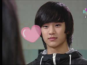 13 Tahun Berkarier, Begini Transformasi Wajah Kim Soo Hyun yang Dulu Imut
