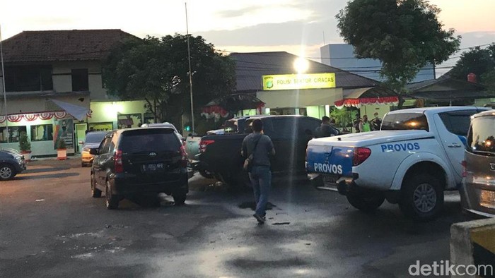 Kondisi di Polsek Ciracas, Sabtu (29/8/2020) pagi. (Rolan/detikcom)