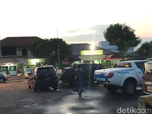 Polsek Ciracas Dirusak, TNI dan Polisi Berjaga