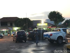 Polsek Ciracas Dirusak, TNI dan Polisi Berjaga
