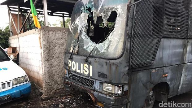 Kondisi Polsek Ciracas usai dirusak, Sabtu (29/8/2020). (Rolan/detikcom)