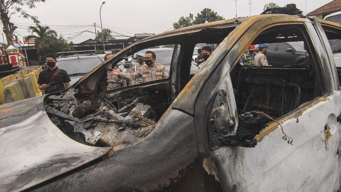 Suasana pasca penyerangan di Polsek Ciracas, Jakarta, Sabtu, (29/8/2020). Polsek Ciracas dikabarkan diserang oleh sejumlah orang tak dikenal pada Sabtu (29/8) dini hari. ANTARA FOTO/Asprilla Dwi Adha/hp.