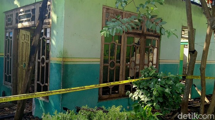 Kondisi rumah TKP suami di Pekalongan bakar diri dan keluarga