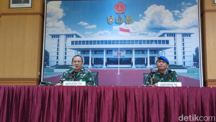 Konferensi pers Puspen TNI terkait penyerangan Polsek Ciracas (Kadek Melda/detikcom)