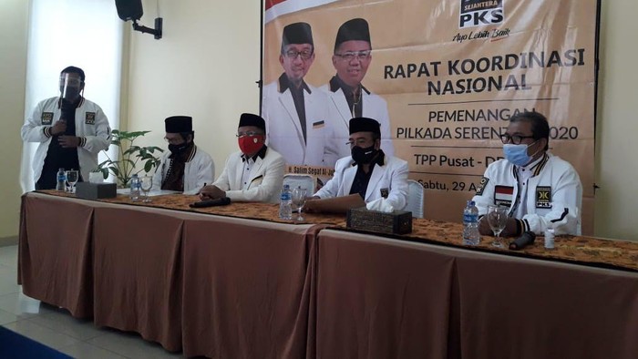 Konferensi pers terkait SK calon pada Pilkada Serentak 2020 di Kantor DPP PKS