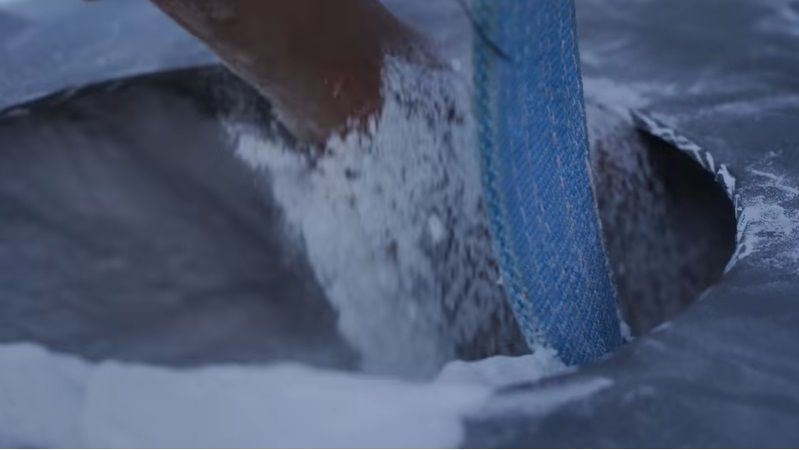 YouTuber Rusia Ledakkan 10.000 Liter Cola Campur Baking Soda