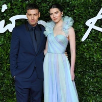 Hubungan mereka tampak serius ketika kabar pertunangan muncul pada 2020, di mana Maya terlihat mengenakan cincin berlian besar. Mereka akhirnya putus pada 2022.  Foto: Istimewa