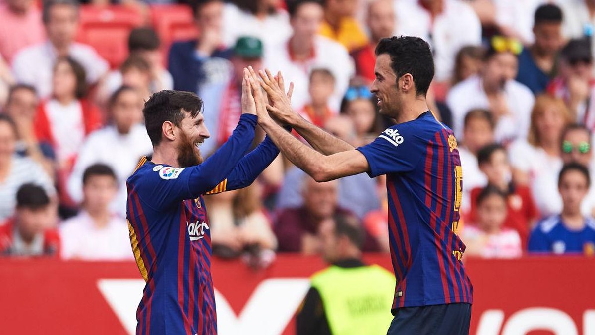 Sergio Busquets jadi pemain Barcelona pertama yang buka suara atas kepergian Lionel Messi (Foto: Getty Images/Aitor Alcalde)