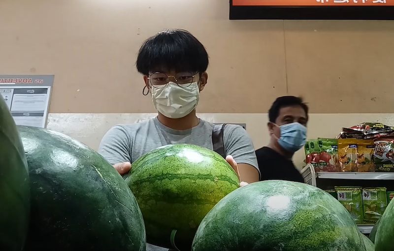 Mahasiswa Ini Ciptakan Game Boy dari Buah Semangka
