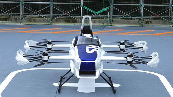 Mobil terbang ini dioperasikan oleh delapan mesin dan dua baling-baling di tiap sudutnya, mirip seperti sebuah drone. Untuk saat ini, SD-03 hanya bisa mengangkat sekitar 3 meter dan melayang selama lima hingga 10 menit. (dok. Skydrive) Mobil terbang ini dioperasikan oleh delapan mesin dan dua baling-baling di tiap sudutnya, mirip seperti sebuah drone. Untuk saat ini, SD-03 hanya bisa mengangkat sekitar 3 meter dan melayang selama lima hingga 10 menit. (dok. Skydrive)