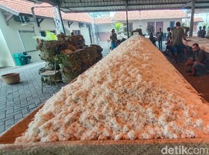 Mengintip Pembuatan Nasi Jangkrik, Makanan Favorit Sunan Kudus