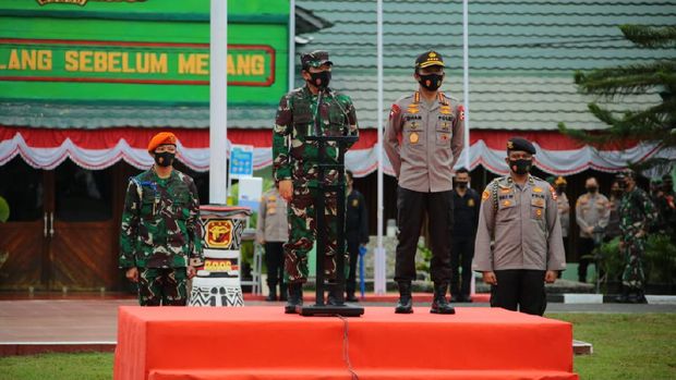 Panglima TNI-Kapolri lepas Satgas Pendisiplinan Protokol Kesehatan di Papua