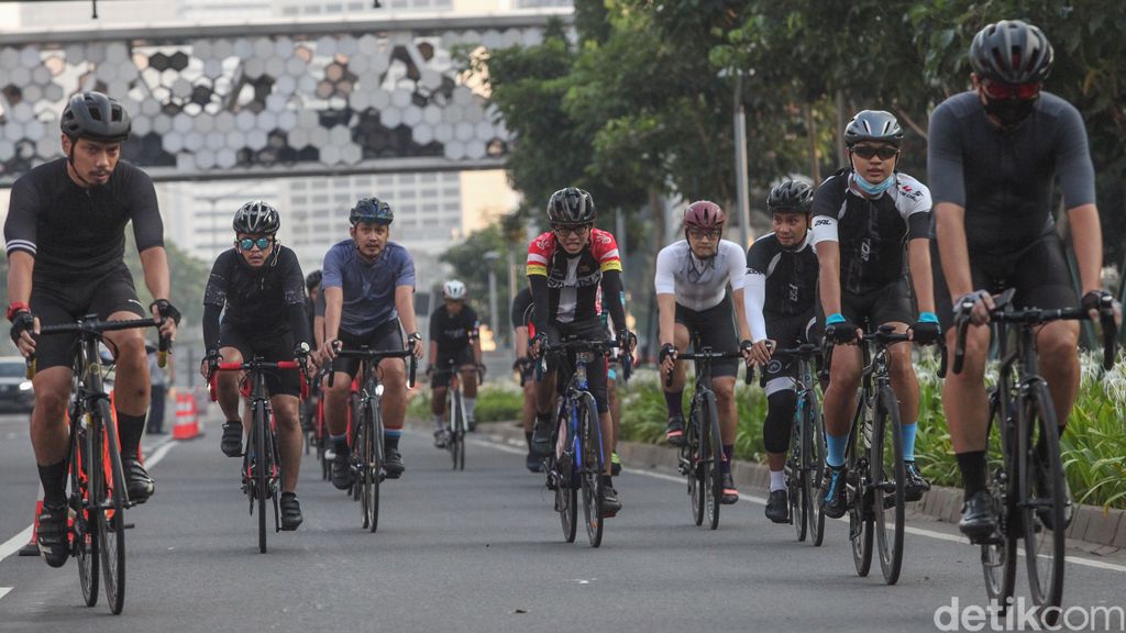 Polemik ruas Jalan Tol Lingkar Dalam Kota sebagai lintasan sepeda terus bergulir. Bahkan, para pehobi road bike menolak wacana tersebut.