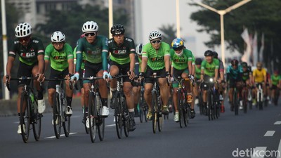 Pehobi Road Bike Menolak Jalur Sepeda di Tol Dalkot