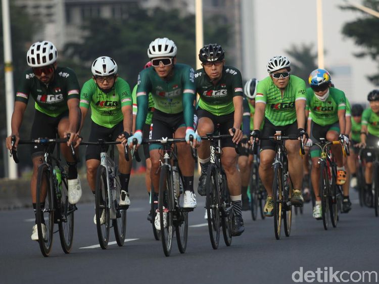 Pehobi Road Bike Menolak Jalur Sepeda di Tol Dalkot