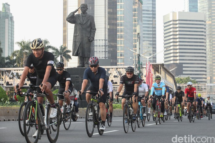 Polemik ruas Jalan Tol Lingkar Dalam Kota sebagai lintasan sepeda terus bergulir. Bahkan, para pehobi road bike menolak wacana tersebut.