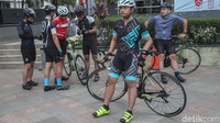 Sebelum gowes bareng mereka melakukan briefing untuk menentukan jalur yang akan dituju.