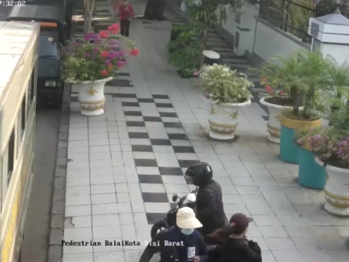 Polisi meringkus pelaku jambret di Surabaya. Pelaku kerap beraksi di kawasan balai kota.