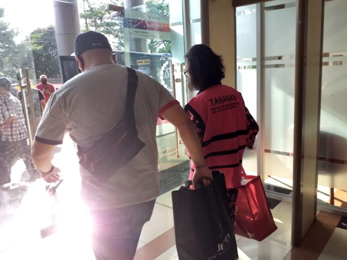 Pinangki Sirna Malasari saat dikembalikan ke Rutan Kejagung dari Kejari Jaksel usai dievakuasi karena kebakaran gedung utama (Foto: Dok istimewa)