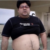 Ruibosu pernah menderita obesitas. Tinggi badannya 170 cm dengan bobot nyaris 140 kg. Bertekad ingin hidup lebih sehat, Youtuber asal Jepang ini menjalani diet ketat. Foto: Twitter/@ruibosu0222