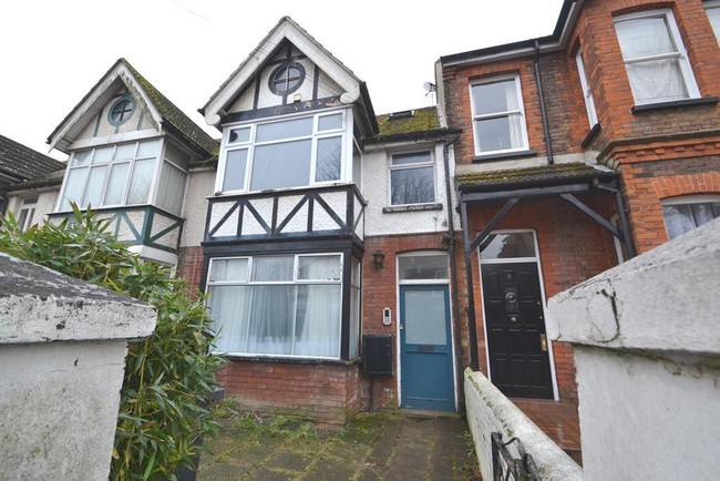 Jika dilihat sekilas, tidak ada yang spesial dari rumah yang satu ini. Namun tunggu sampai kamu masuk dan melihat bagian kamar tidurnya. Foto: On The Market