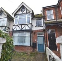 Jika dilihat sekilas, tidak ada yang spesial dari rumah yang satu ini. Namun tunggu sampai kamu masuk dan melihat bagian kamar tidurnya. Foto: On The Market