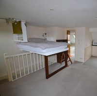 Sebelumnya rumah unik ini sempat di pasarkan di situs jual beli rumah bernama On The Market, namun saat ini sudah tidak lagi tersedia. Tertarik tinggal di rumah yang satu ini? Foto: On The Market