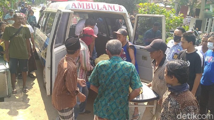 Suasana rumah duka korban suami bakar diri dan keluarga di Pekalongan