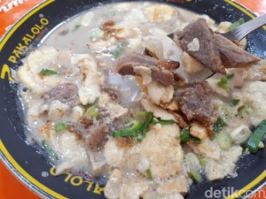 Surga Sop Kaki Kambing dan Soto Enak di Sepotong Jalan Biak
