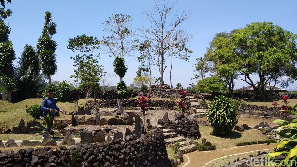 Taman Purbakala Cipari di Kuningan, Jabar