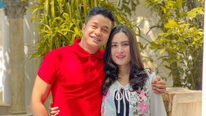 8 Potret Cantik Angbeen Rishi, Calon Ibu Wakil Bupati Karawang