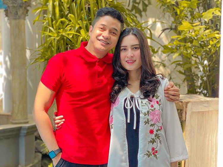 8 Potret Cantik Angbeen Rishi, Calon Ibu Wakil Bupati Karawang