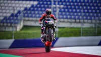 Aprilia Tuono V4 X dikembangkan oleh Aprilia Racing. Motor ini merupakan versi naked dari model RSV4 X. Aprilia Tuono V4 X dijual untuk umum dan terbatas hanya 10 unit. Foto: Aprilia