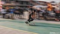 Selain Jakarta, Bekasi juga punya skatepark yang kerap jadi tempat latihan para anak muda yang memiliki minat pada dunia papan luncur ini. Sebelum pandemi COVID-19 melanda, Skate Eternal Park di Tambun Selatan, Bekasi, kerap jadi tempat berkumpul untuk bermain skateboard bersama. (Rafida Fauzia/Detikcom)