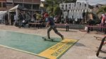 Asyiknya Menikmati Sore Sambil Bermain Skateboard