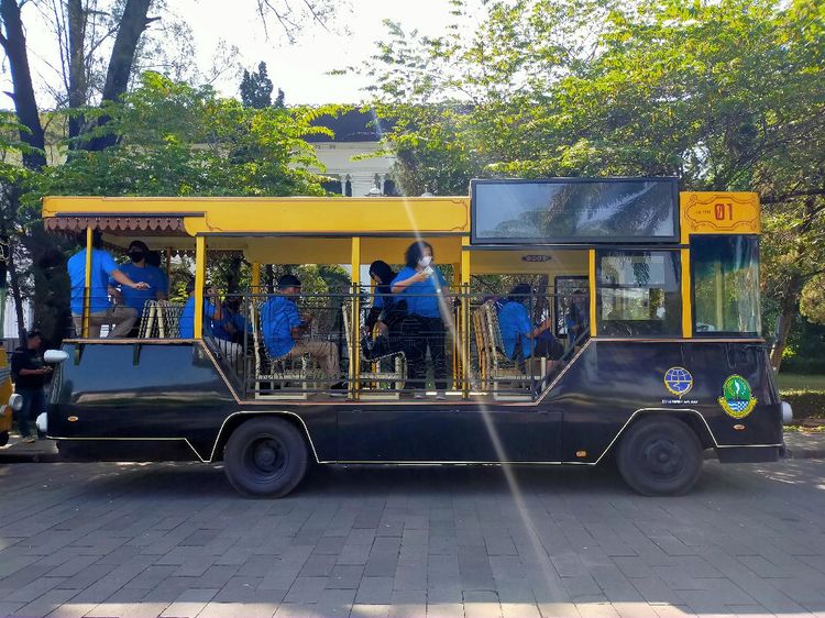 Asyik! Bandros Kembali Angkut Wisatawan Keliling Kota Bandung