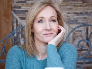 JK Rowling Ngaku Rela Masuk Penjara karena Pandangan Transfobia