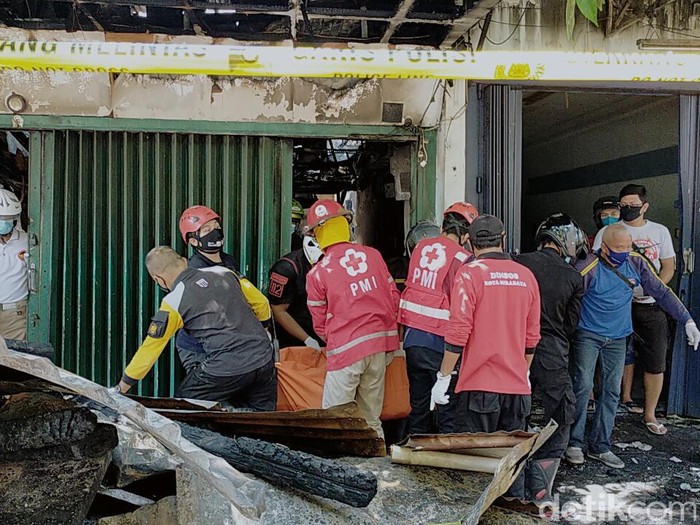 Kebakaran melanda toko elektronik di Jalan Kranggan, Sawahan, Surabaya. Ternyata total korban tewas mencapai 4 orang.