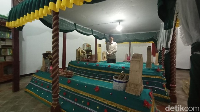 Makam Ratu Kalinyamat di kompleks Masjid Mantingan di Desa Mantingan Kecamatan Tahunan, Jepara, Kamis (27/8/2020).