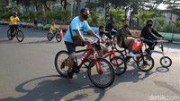 Tak sedikit warga yang beraktivitas di Jalan Benyamin Sueb, Kemayoran, untuk berolahraga lari maupun bersepeda. Terlebih kawasan itu menjadi salah satu area yang diberlakukan kawasan khusus pesepeda (KKP) mulai pukul 06.00 hingga 09.00 WIB, hari ini, Minggu (30/8/2020).