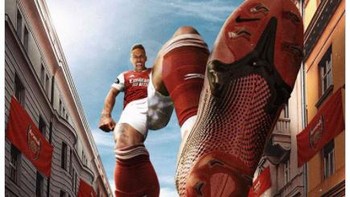 Liverpool keok di tangah Arsenal dalam perebutan Community Shield. Foto: Istimewa