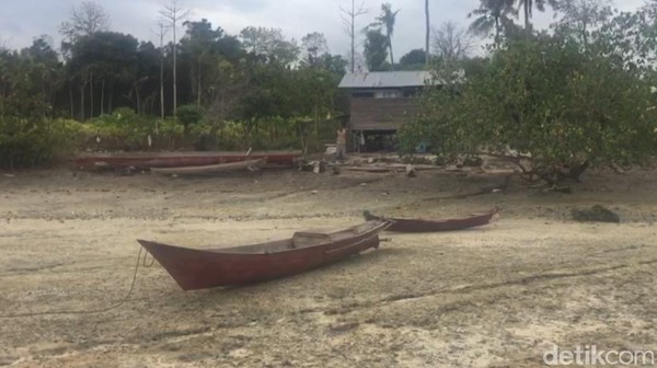 Pasangan lansia La Hasa dan Wa Zifa penghuni Pulau Pendek di Buton, Sultra (Siti Harlina-detikcom).