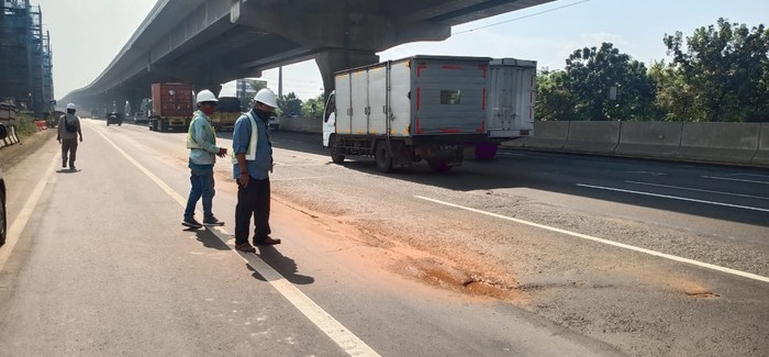 Perbaikan Jalan Tol Jakarta-Cikampek