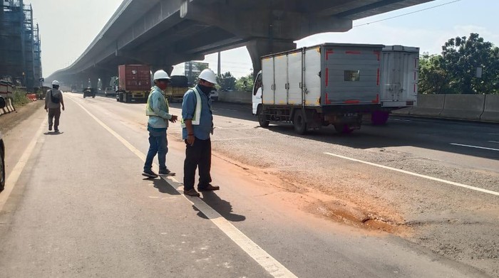 Perbaikan Jalan Tol Jakarta-Cikampek