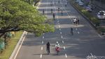 Potret Warga Bersepeda di Jalan Benyamin Sueb Kemayoran