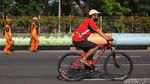 Potret Warga Bersepeda di Jalan Benyamin Sueb Kemayoran