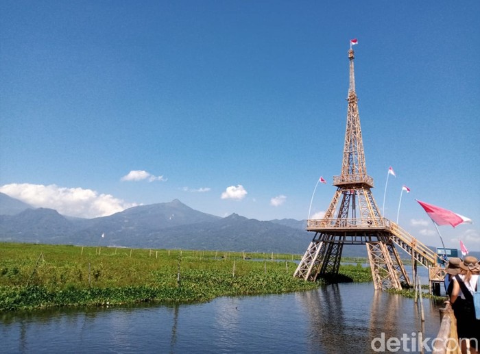 Radesa Wisata eiffel bambu semarang