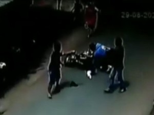 Heroik! Warga Adang Pelaku Perampas HP di Bogor